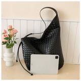 Oversized Hobo Bag in Black – Tehuli