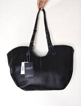 Wing Shaped Shoulder Bag in Black – Tehuli
