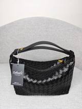 Handwoven Shoulder Bag in Black – Tehuli