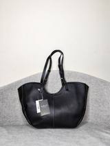 Wing Shaped Shoulder Bag in Black – Tehuli